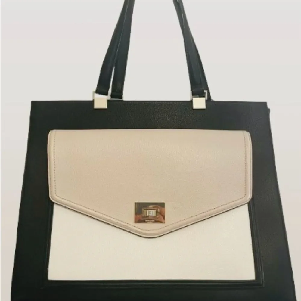 Kate Spade Black and Cream Shoulder Bag with Modern Elegance